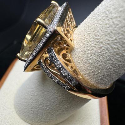 14K Beautiful Detailed Estate Ring