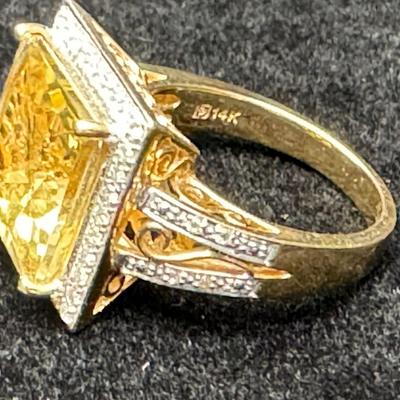 14K Beautiful Detailed Estate Ring