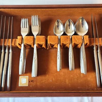 Lot #20 Nice set of Mid Century Flatware - Will O' the Wisp pattern