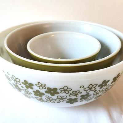 Lot #23 Vintage PYREX Bowl Set - Spring Bloosom Mising Bowls
