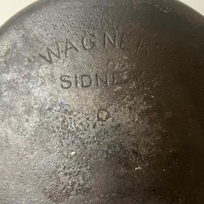 Rare cast iron Wagner sidney whistle top cast iron Dutch Oven