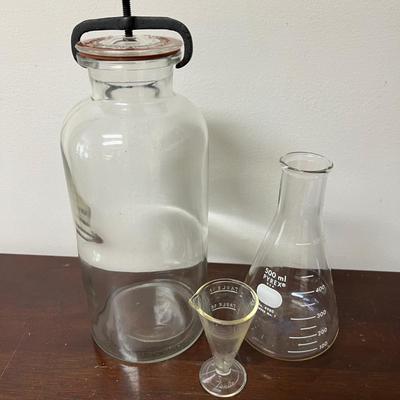 collectable pyrex measuring cups and antique glass apothecary jar w/ clamp