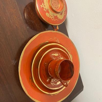 Oriental dish & Tin tea box Lot