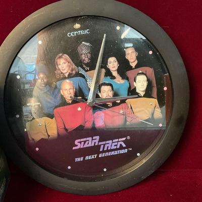 Lot# 186. Star Trek Lot ( DVD’s & Clock )