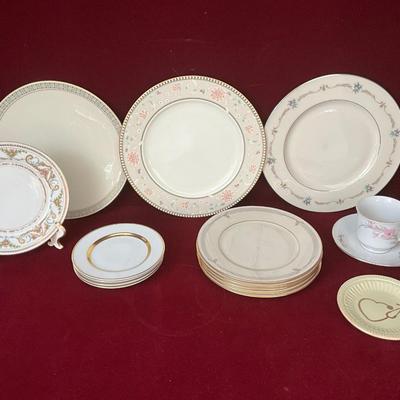Lot# 214 A Collection of Vintage LENOX Plates