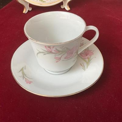 Lot# 214 A Collection of Vintage LENOX Plates