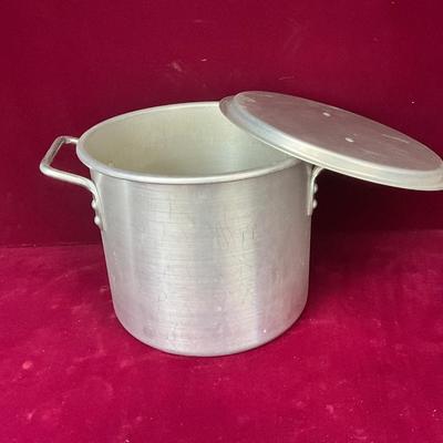Lot# 227 12 Qt. Aluminum Stock Pot with Lid