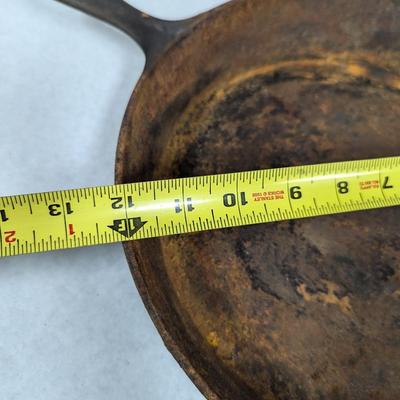 Mainstays Cast Iron Frying Pan Double Spout