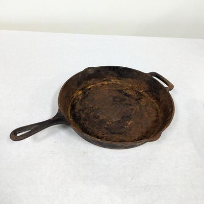 Mainstays Cast Iron Frying Pan Double Spout