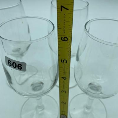 4 wine glasses