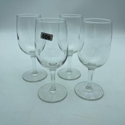 4 wine glasses