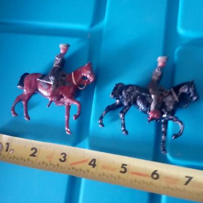 LOT 15 FIVE OLD METAL SOLDIERS