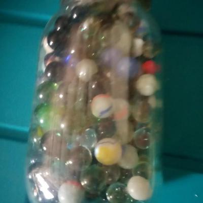 LOT 16 OLD JAR FULL OF MARBLES