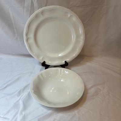 Large Set of Yamaka Kentshire Dishes, 13 Person Set w/ Extras (K-MK)