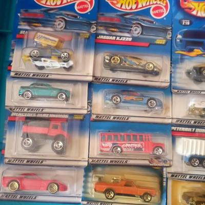 LOT 19 FIFTEEN VINTAGE HOT WHEELS