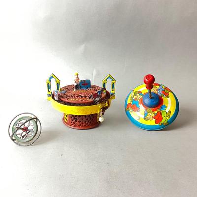 1426 Vintage Starting Gate Cast Iron Mechanical Toy Bank and Spin Tops