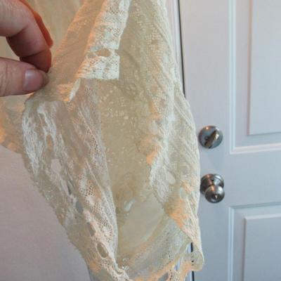 Vintage Ladies Short Cape With Lace Trim