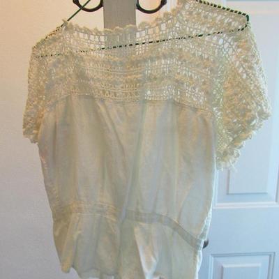 Vintage Ladies Crocheted White Top