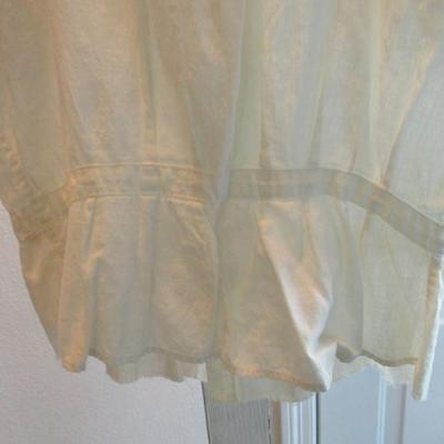 Vintage Ladies Crocheted White Top