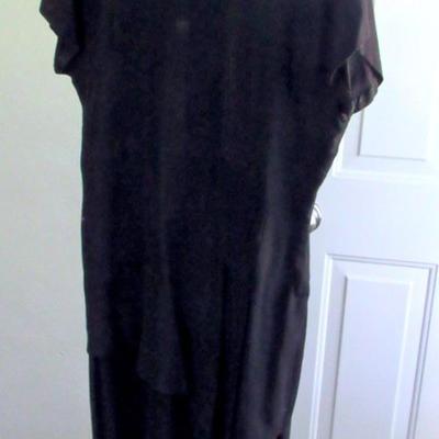 Ladies Vintage Black Dress, Much Nicer Than Photos Show!