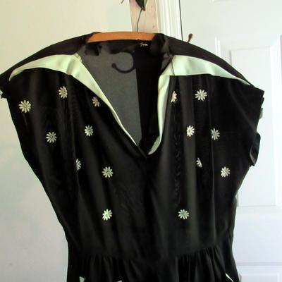 Vintage Ladies Black/Green Dress, Applied Flowers/Beads, Read Description