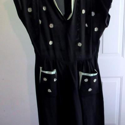 Vintage Ladies Black/Green Dress, Applied Flowers/Beads, Read Description