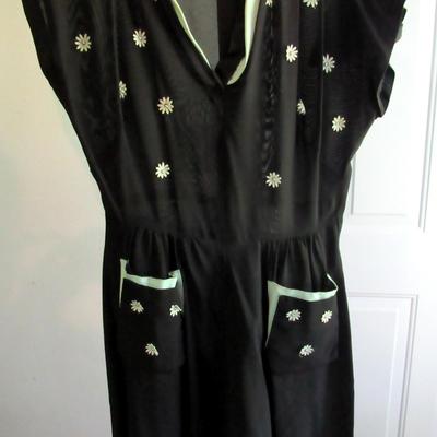 Vintage Ladies Black/Green Dress, Applied Flowers/Beads, Read Description