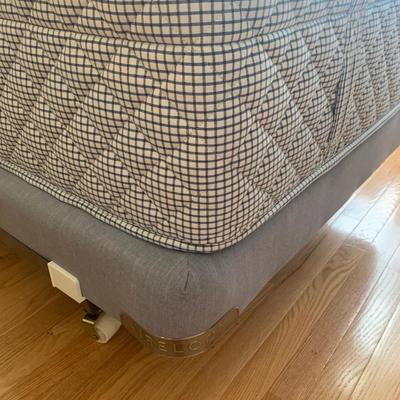 Aireloom Mattress/Box Spring Single Frame Brass Headboard