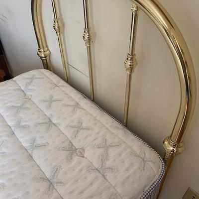 Aireloom Mattress/Box Spring Single Frame Brass Headboard