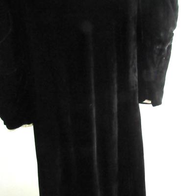 Vintage 1940-50s Ladies Black Velvet Long Coat, J L Hudson Co, Read Description