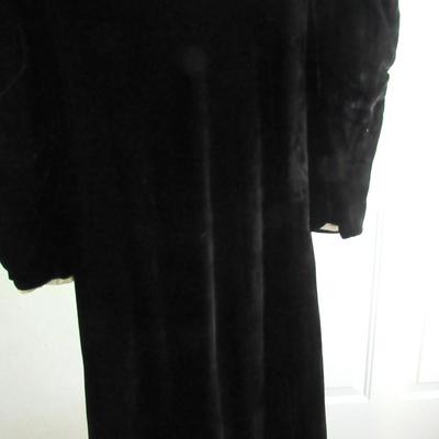 Vintage 1940-50s Ladies Black Velvet Long Coat, J L Hudson Co, Read Description
