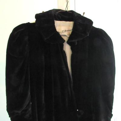 Vintage 1940-50s Ladies Black Velvet Long Coat, J L Hudson Co, Read Description