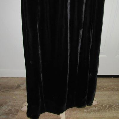 Vintage 1940-50s Ladies Black Velvet Long Coat, J L Hudson Co, Read Description