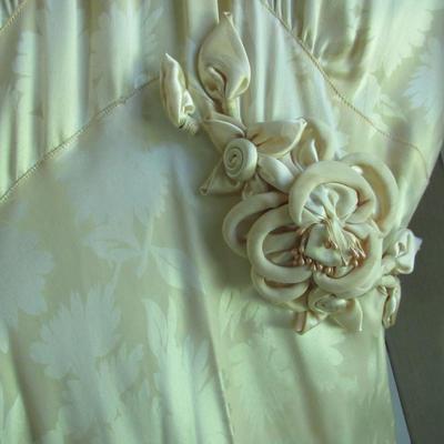 Beautiful 1930s Wedding Dress, Simple Elegance, Ivory Colored Slightly Two Toned Jacquard Satin