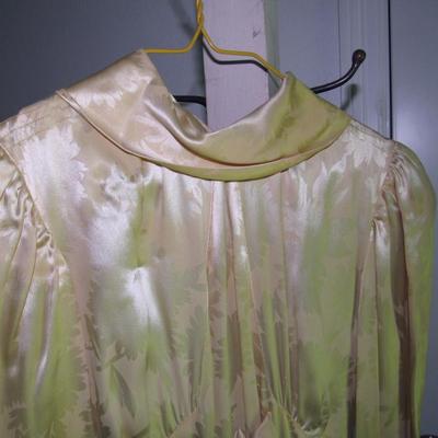 Beautiful 1930s Wedding Dress, Simple Elegance, Ivory Colored Slightly Two Toned Jacquard Satin