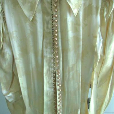 Beautiful 1930s Wedding Dress, Simple Elegance, Ivory Colored Slightly Two Toned Jacquard Satin