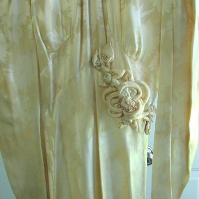 Beautiful 1930s Wedding Dress, Simple Elegance, Ivory Colored Slightly Two Toned Jacquard Satin