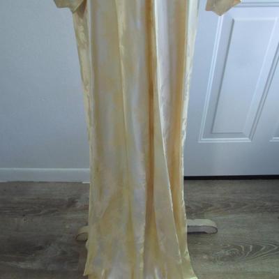 Beautiful 1930s Wedding Dress, Simple Elegance, Ivory Colored Slightly Two Toned Jacquard Satin