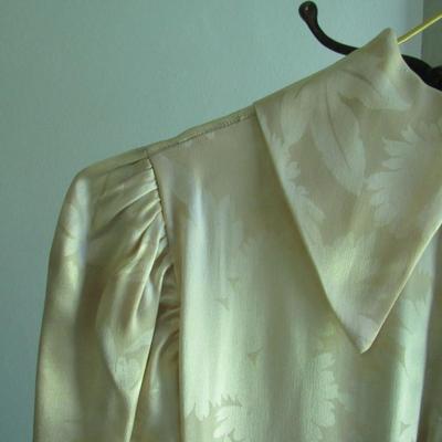 Beautiful 1930s Wedding Dress, Simple Elegance, Ivory Colored Slightly Two Toned Jacquard Satin