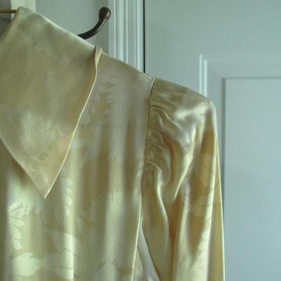 Beautiful 1930s Wedding Dress, Simple Elegance, Ivory Colored Slightly Two Toned Jacquard Satin