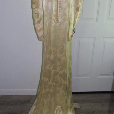 Beautiful 1930s Wedding Dress, Simple Elegance, Ivory Colored Slightly Two Toned Jacquard Satin