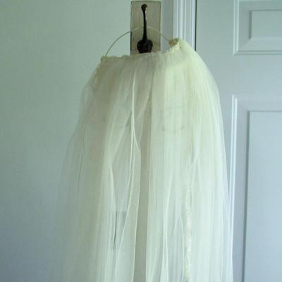 Vintage Wedding Veil, 1970s, Simple But Very Elegant