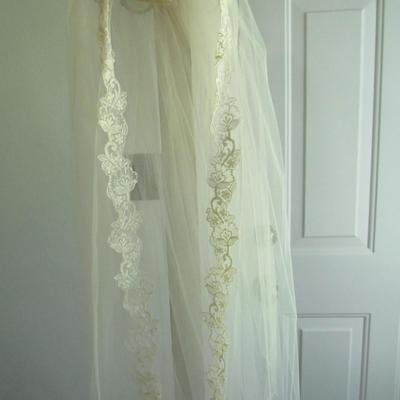 Vintage Wedding Veil, 1970s, Simple But Very Elegant