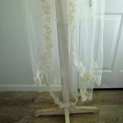 Vintage Wedding Veil, 1970s, Simple But Very Elegant