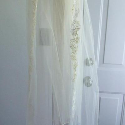 Vintage Wedding Veil, 1970s, Simple But Very Elegant