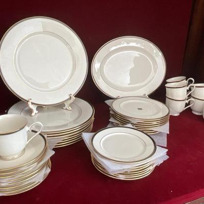 Lot# 226 LENOX “Urban Lights” China Set