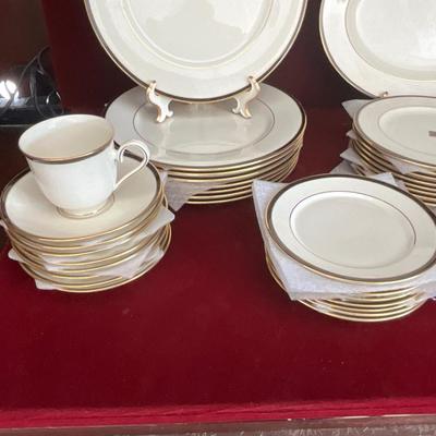 Lot# 226 LENOX “Urban Lights” China Set