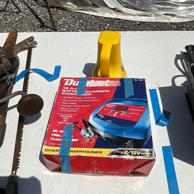 Lot# 242 DURALAST 15amp Battery Charger/Maintainer & Flash Light