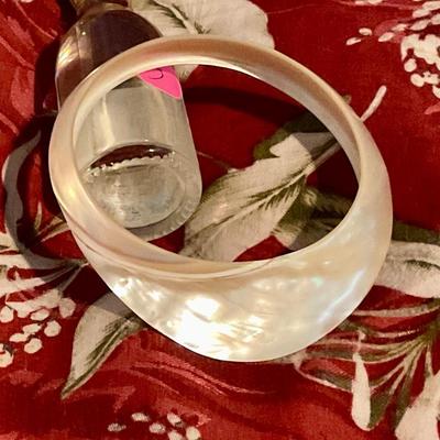 Mother of pearl bangle large diameter for easy on and off