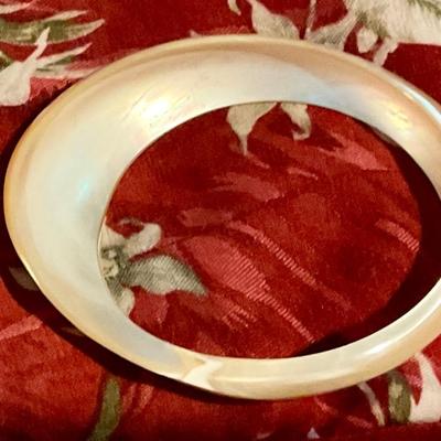 Mother of pearl bangle large diameter for easy on and off